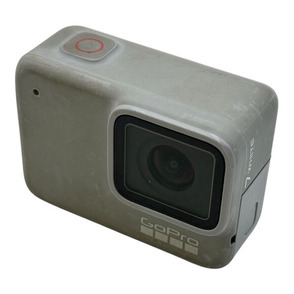 GoPro HERO7 Action Camera - Silver 4K with Suction Cup Mount, SD CARD - Picture 8 of 9